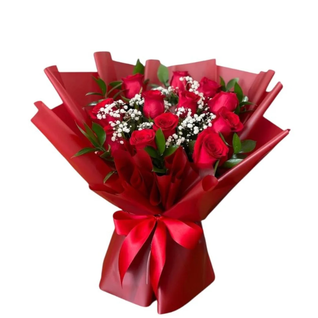 Buquê Linha Premium com 12 Rosas Vermelhas Gypsofila e Ruscos
